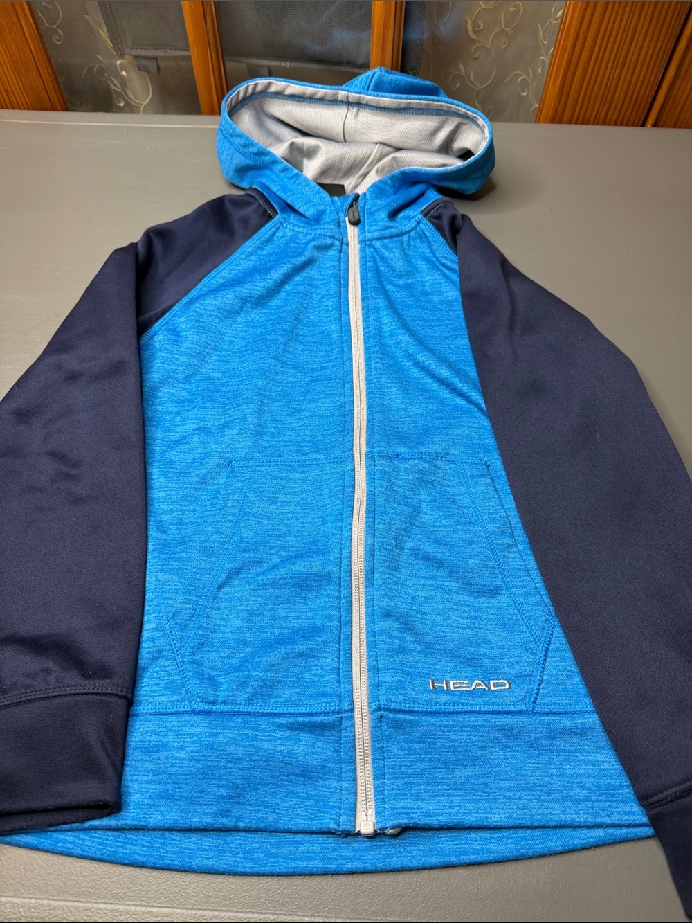 Kid’s HEAD Boys Blue Hooded Zip Jacket with Navy Sleeves. Size: small